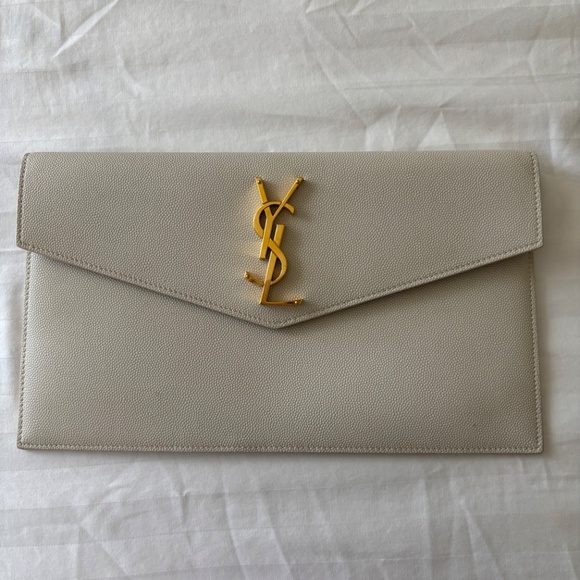 YSL SMALL ENVELOPE CLUTCH WITH A FLAP FEATURING THE CASSANDRE. - Picture 3 of 7